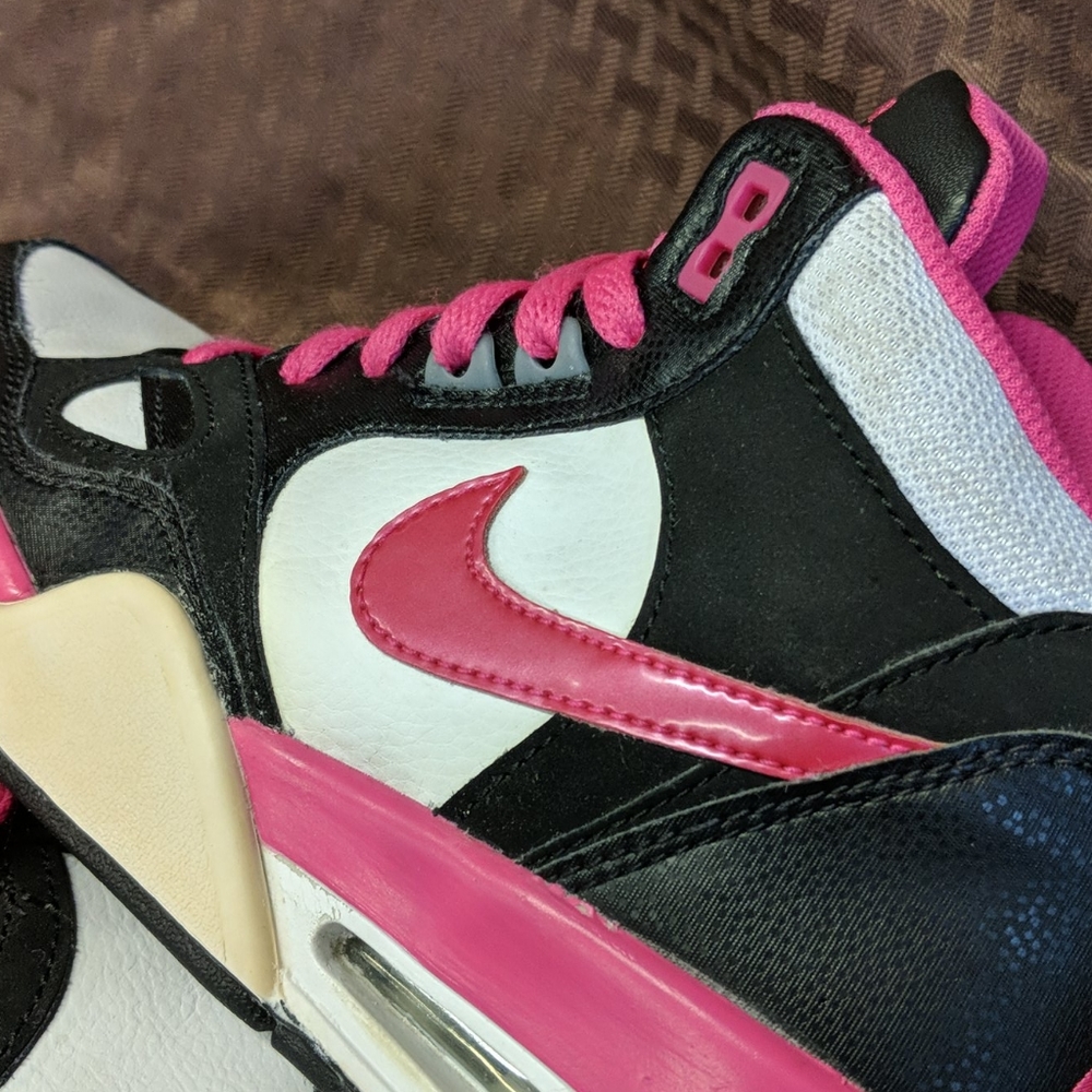 Nike - Picture 7 of 15